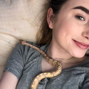 Meet your Posher, Akasha